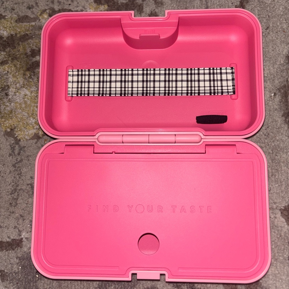 Starbucks Korea 2022 Summer Cabin Pouch FreeQuincy Hard Pouch Bag Case Pink